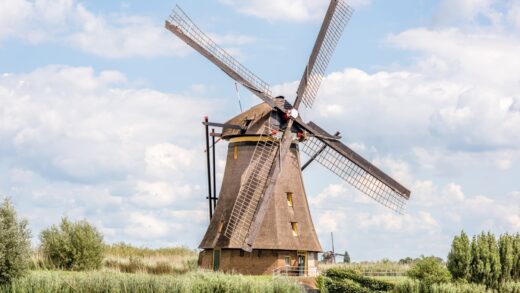 Wiatrak typu holenderskiego w okolicy Grodkowa